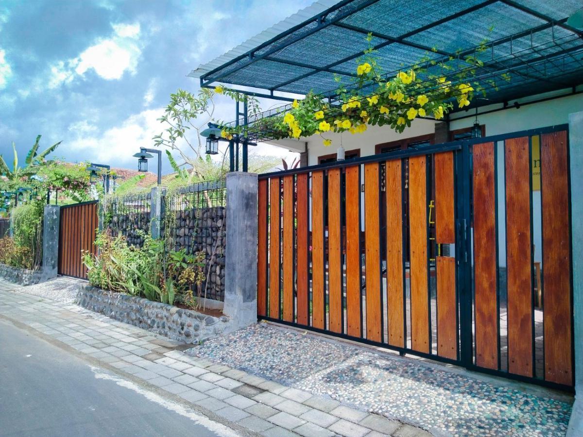Inn House Homestay Dadapan Luaran gambar