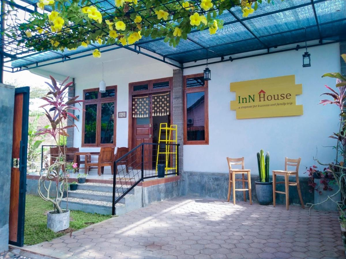 Inn House Homestay Dadapan Luaran gambar