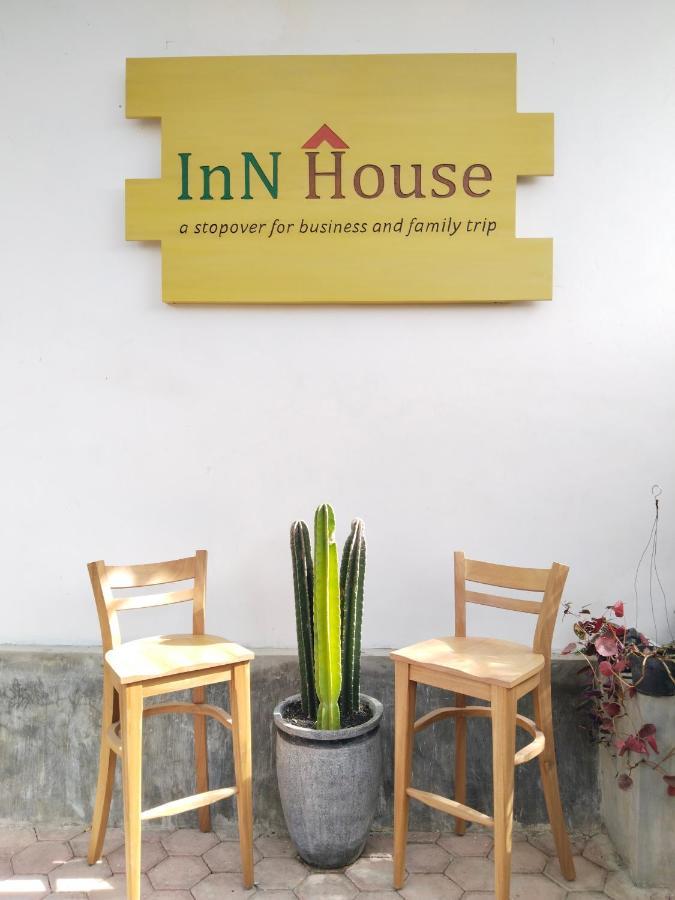 Inn House Homestay Dadapan Luaran gambar