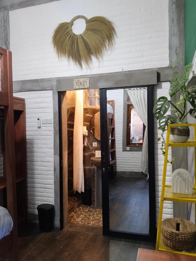 Inn House Homestay Dadapan Luaran gambar